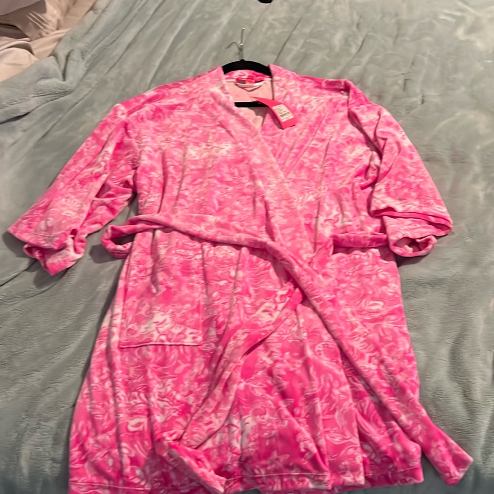 NWT Lilly Pulitzer robe size L/XL Plumeria Pink-Elaine Velour Robe